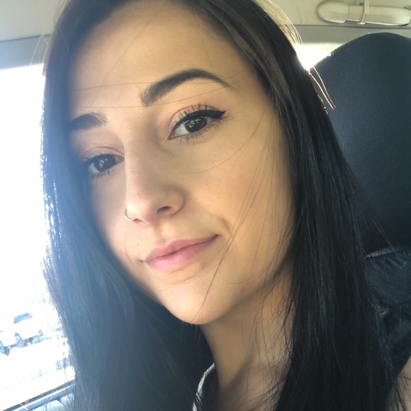 Profile Picture of Jesse Jincks (@jessejincks) on Poshmark