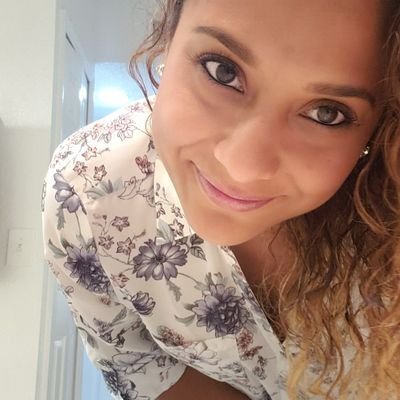 Profile Picture of Mariela Espinoza (@mariela0722) on Twitter