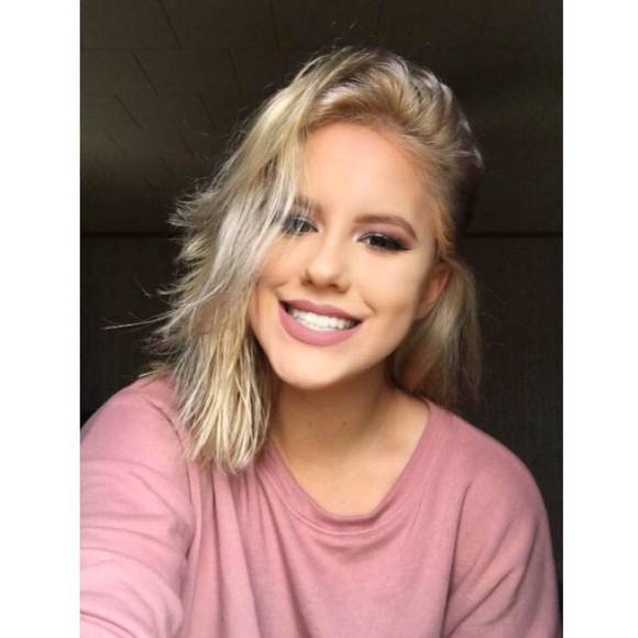 Profile Picture of Cora Mackinlay (@mackinlayyy) on Poshmark