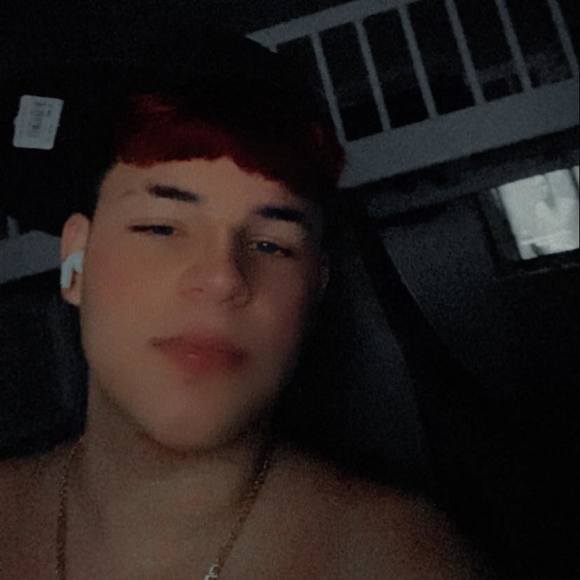 Profile Picture of Yaidiel Yaidiel (@yaidielyaidiel) on Poshmark