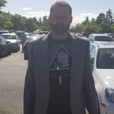 Profile Picture of Daniel Ray Whovian (@DHWhovian) on Twitter