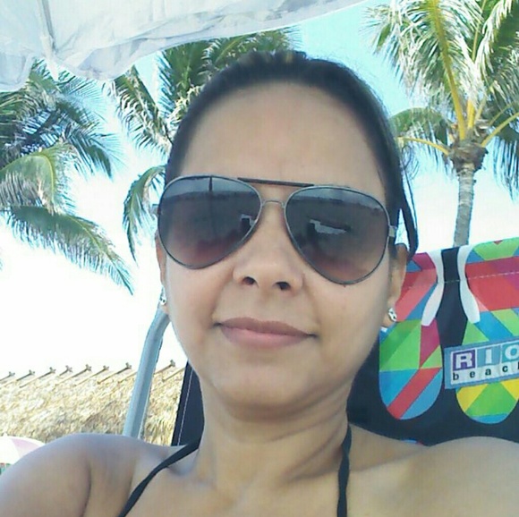 Profile Picture of Andreia Almeida (@vitoriosa) on Poshmark