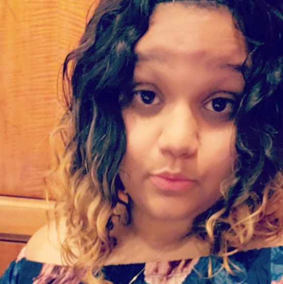 Profile Picture of Giselle Colon (@gsweet4u) on Poshmark