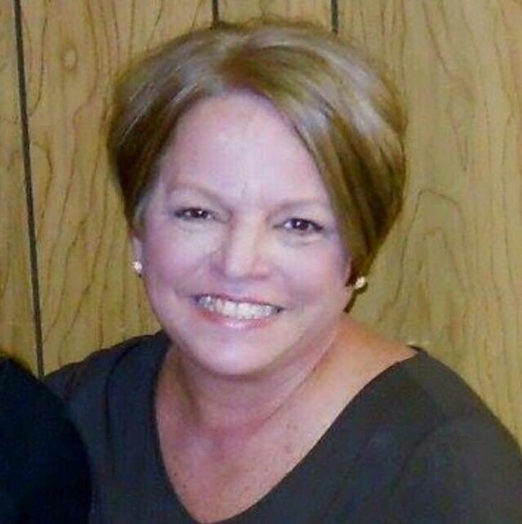 Profile Picture of Kathy Lindt (@kathylindt) on Poshmark