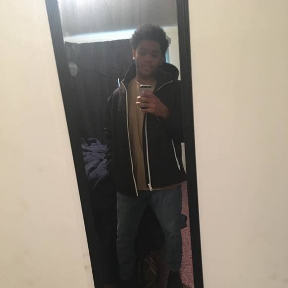 Profile Picture of Kendron Carlton (@kencarlton23) on Poshmark