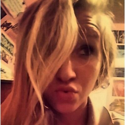 Profile Picture of Elizabeth Simonson (@esimonson8) on Twitter