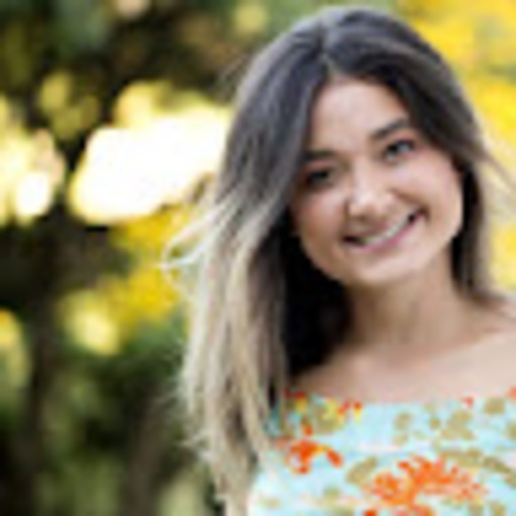 Profile Picture of Paula Melo (@paulamelo356) on Poshmark