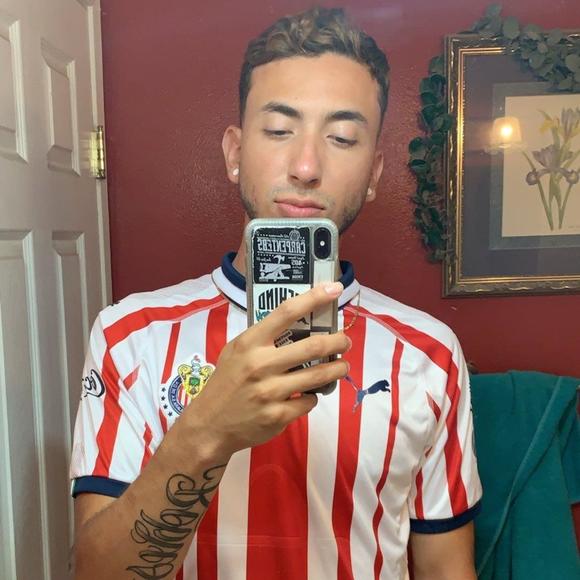 Profile Picture of Chris Robles (@cr_08) on Poshmark