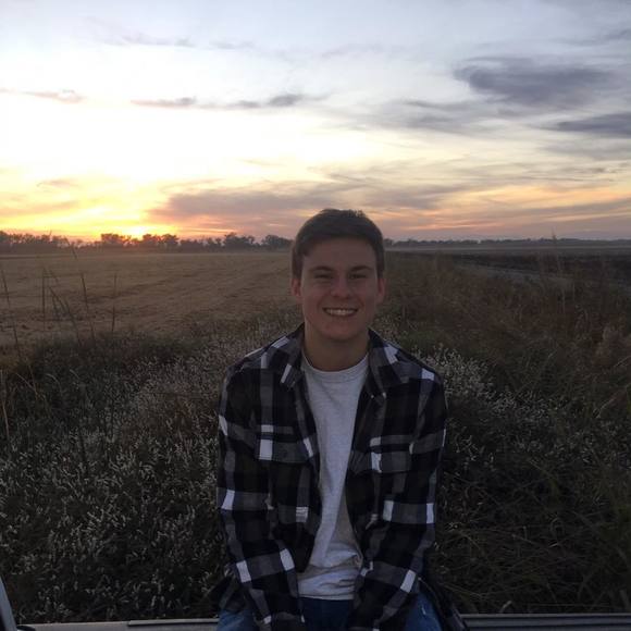 Profile Picture of Cole Emswiler (@emswiler8) on Poshmark