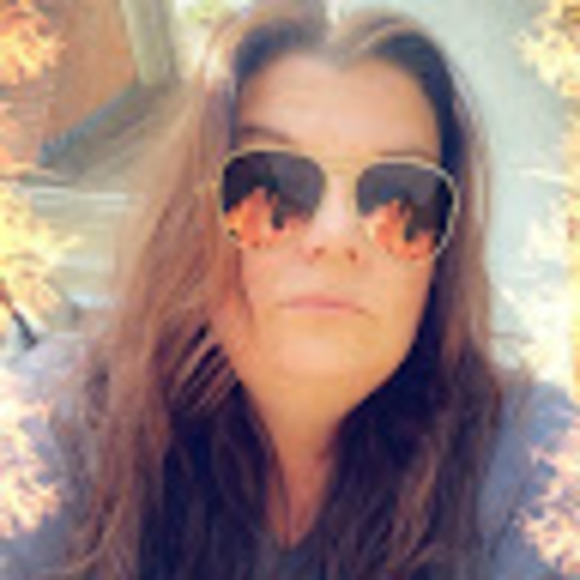 Profile Picture of Suzanne Hulslander (@suzannehulsl601) on Poshmark
