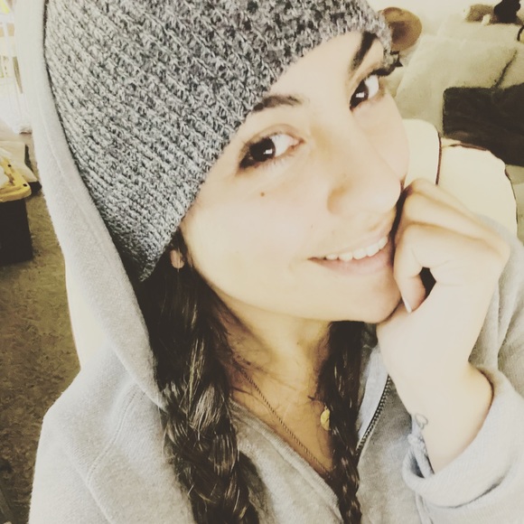 Profile Picture of Michelle Ledesma (@michellelede661) on Poshmark