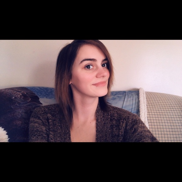 Profile Picture of Danielle Swiney (@danichasity20) on Poshmark