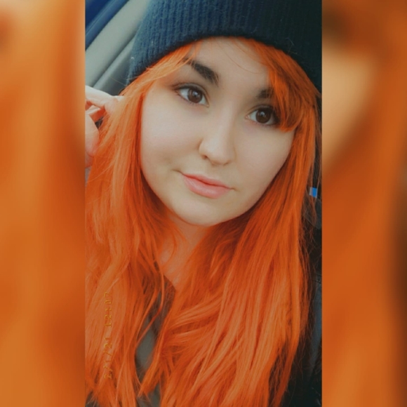 Profile Picture of Emily Post (@emilyepost) on Poshmark