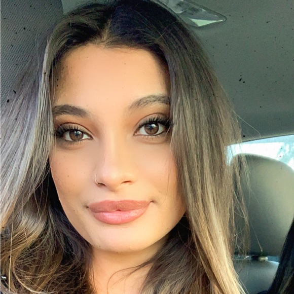 Profile Picture of Mariam Abdelsayed (@mariamabdels) on Poshmark