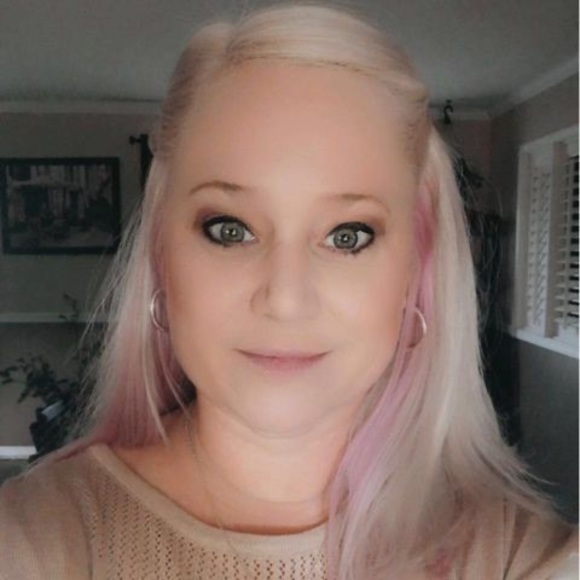 Profile Picture of Vicki Bradam (@vckprthr) on Poshmark