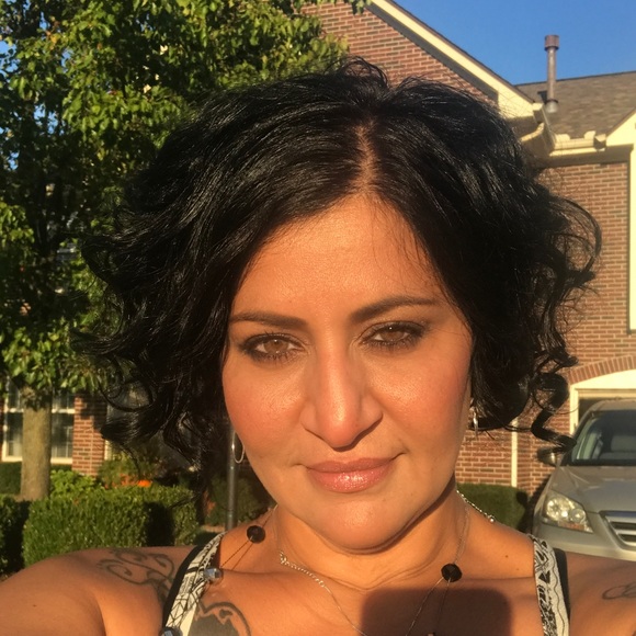 Profile Picture of Nichol Daniels (@shesaid33) on Poshmark
