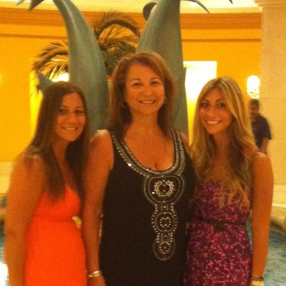 Profile Picture of Bev Ginelli (@bevjgin) on Poshmark