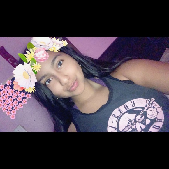 Profile Picture of Anabelle Lopez-cano (@anabelleelopezz) on Poshmark