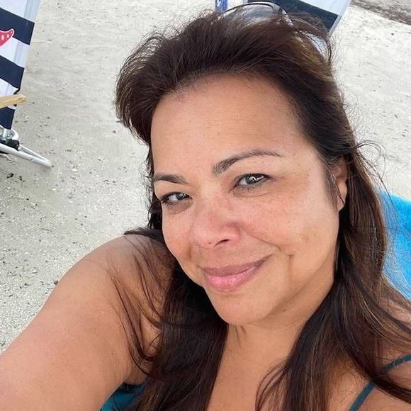 Profile Picture of Alisande Morales (@alisandemorales) on Poshmark