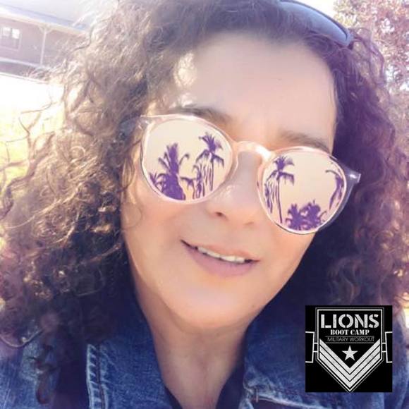 Profile Picture of Mayte Flores (@mayte_f) on Poshmark