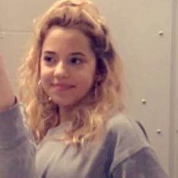 Profile Picture of Aly Bagshaw (@aly_bagshaw) on Poshmark