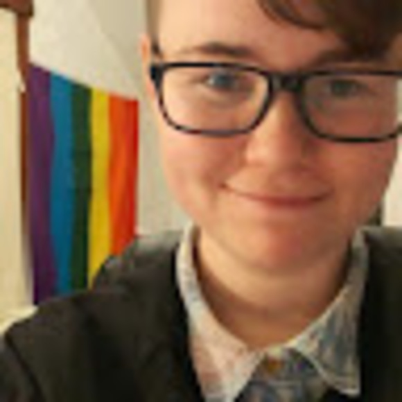 Profile Picture of Robin Sutherland (@robinsutherl644) on Poshmark