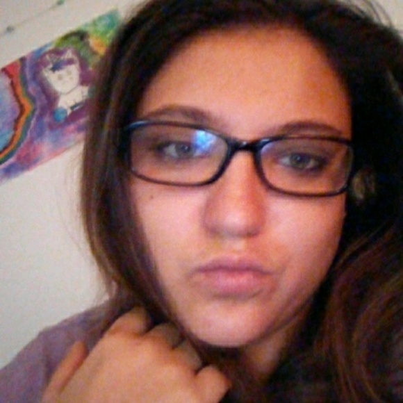 Profile Picture of Leighann Burleson (@harleyquinn1994) on Poshmark