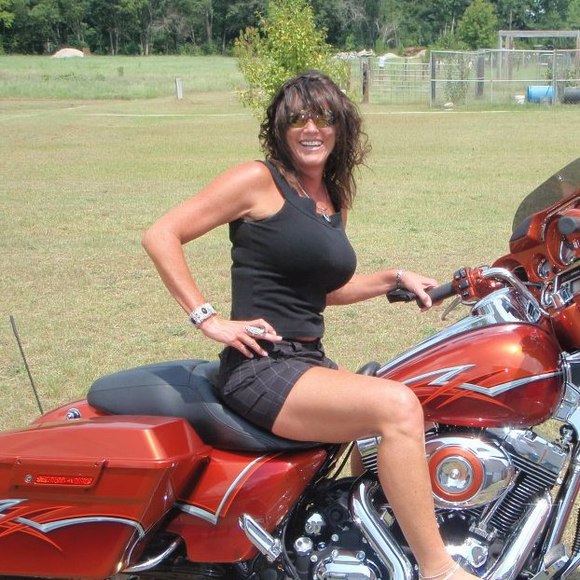 Profile Picture of Vicki Sampson clark (@vickinese) on Poshmark