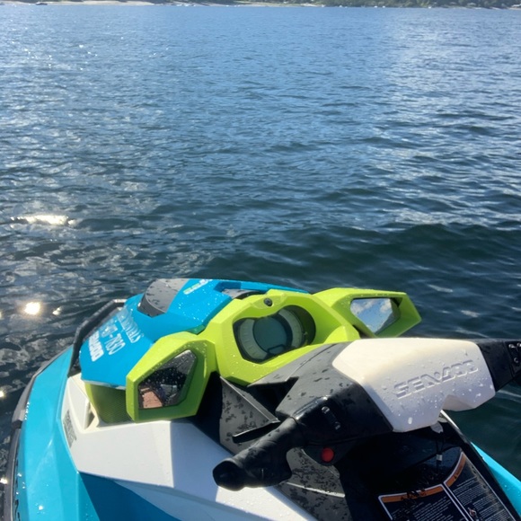 Profile Picture of Aaron Hale (@aaronhale965) on Poshmark