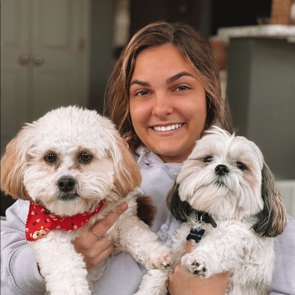 Profile Picture of Amanda Scull (@amandascull) on Poshmark
