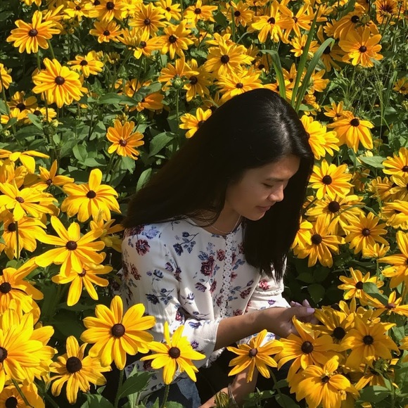 Profile Picture of Maya D (@mayadini) on Poshmark