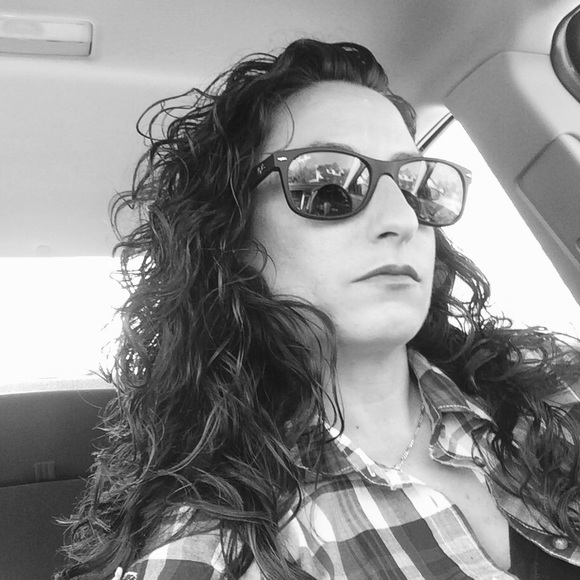 Profile Picture of Jeana Bradley (@jeanabradley) on Poshmark