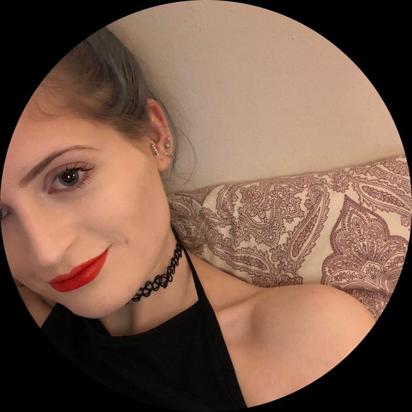 Profile Picture of Quinn Connors (@glittersoop) on Poshmark