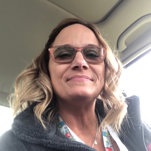 Profile Picture of Dannette Harris (@dannetteh70) on Poshmark