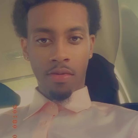 Profile Picture of Kerwin Williams (@kerwinwilliams) on Poshmark