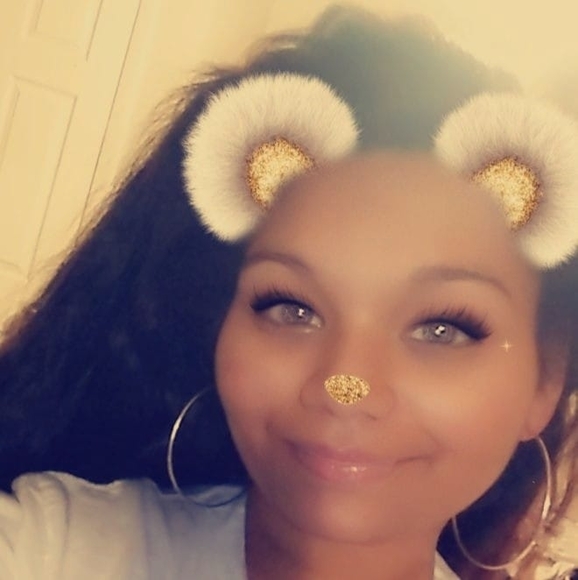 Mona Salazar - Poshmark Profile Picture of Mona Salazar (@simonagarcia984) on Poshmark