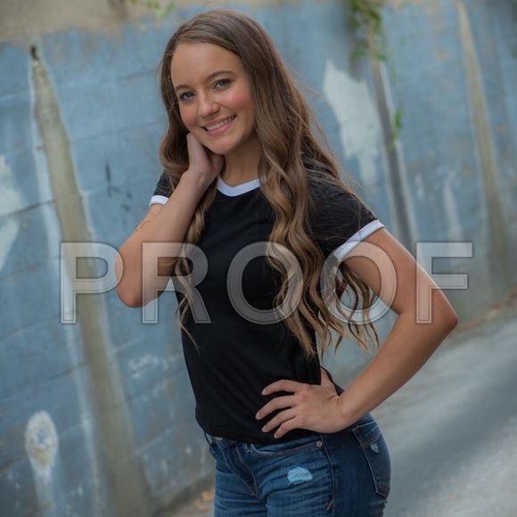 Jalyn Schnetzler - Poshmark Profile Picture of Jalyn Schnetzler (@jalynschnetzler) on Poshmark