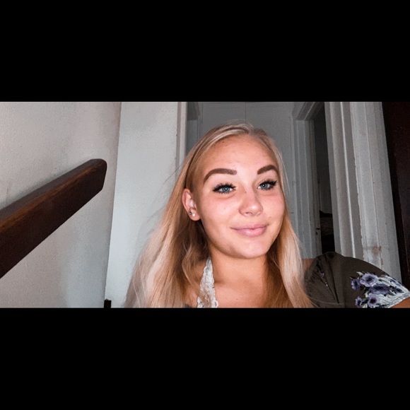 Kennedy Lohoff - Poshmark Profile Picture of Kennedy Lohoff (@kennedylohoff) on Poshmark