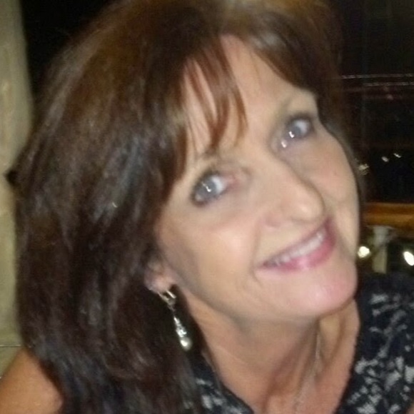 Profile Picture of Karen Cramer (@karencramer) on Poshmark