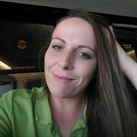 Profile Picture of Sabra Warner (@sabrawarner3) on Poshmark