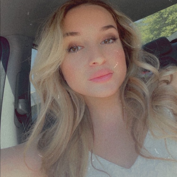 Nicolette Danese - Poshmark Profile Picture of Nicolette Danese (@nicolettedanese) on Poshmark