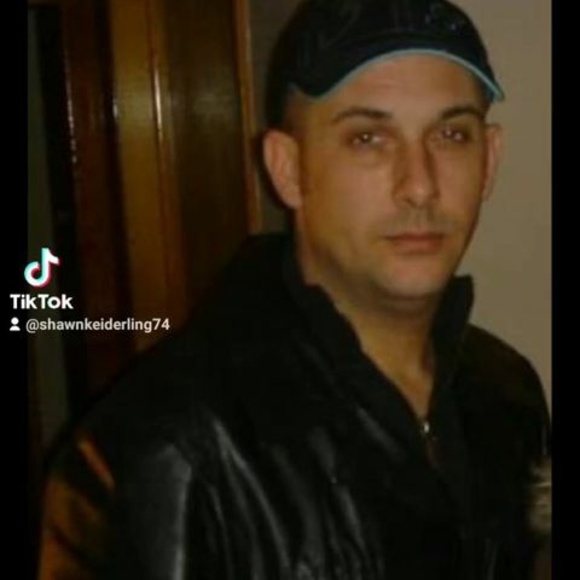 Profile Picture of Shawn Keiderling (@shawnkeiderling) on Poshmark
