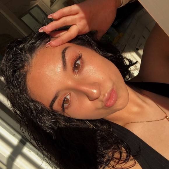 Profile Picture of Anayanzi Tostado (@anytooturnt_) on Poshmark