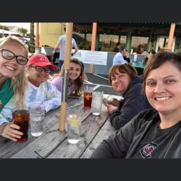 Robyn Howell - Poshmark Profile Picture of Robyn Howell (@robie032) on Poshmark