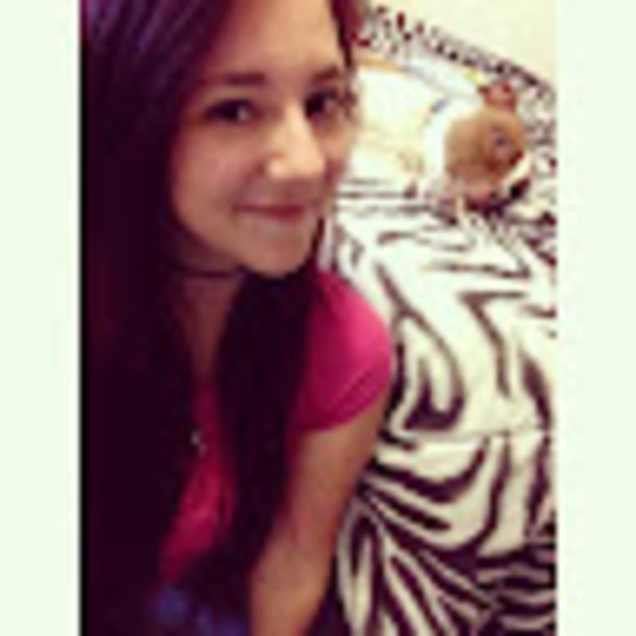 Profile Picture of Elise Wilkinson (@elisewilkins706) on Poshmark