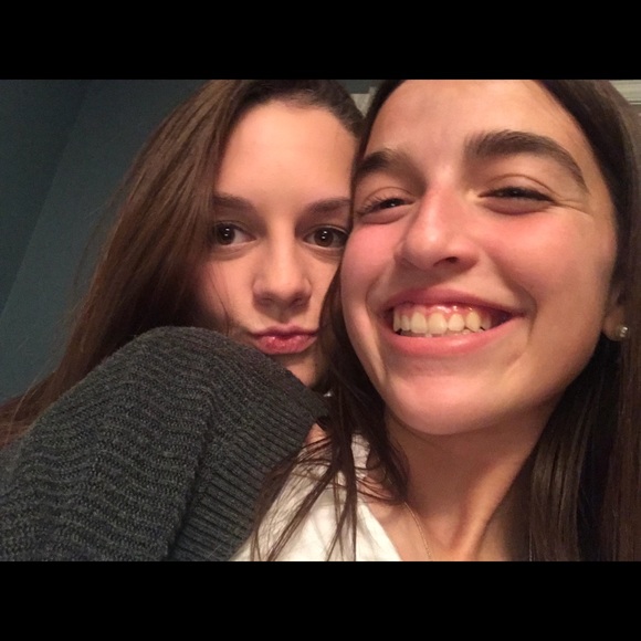 Profile Picture of Jenna Farrow (@jennafarrow) on Poshmark