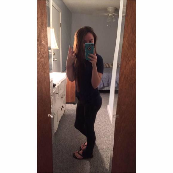 Profile Picture of Julia Willis (@julia_willis8) on Poshmark