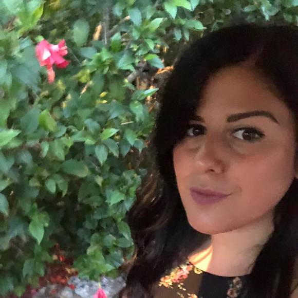 Profile Picture of Christina Fauci (@cfauci) on Poshmark