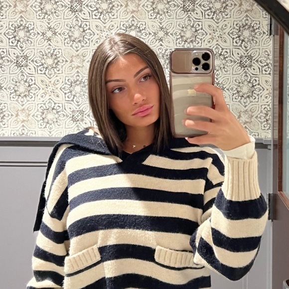 Profile Picture of Amanda Sands (@amandasands1) on Poshmark