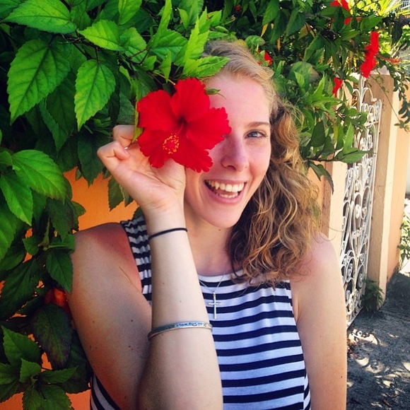 Profile Picture of Tara Capolongo (@tcap25) on Poshmark
